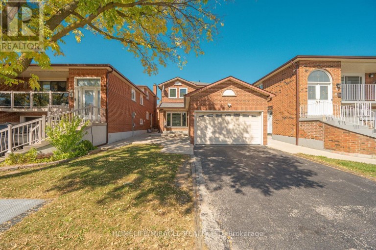 8 LOIRE COURT, Toronto (West Humber-Clairville), Ontario, M9V4Z7