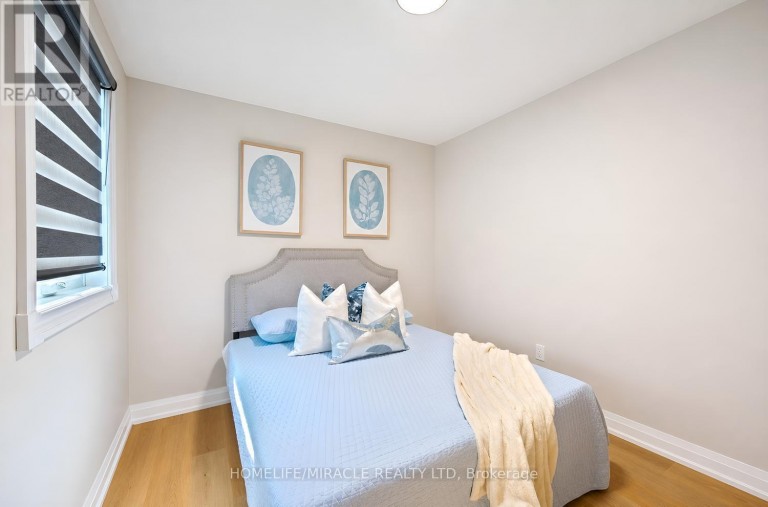 8 LOIRE COURT, Toronto (West Humber-Clairville), Ontario, M9V4Z7