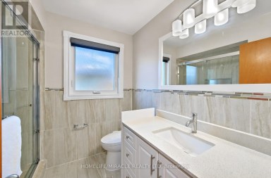8 LOIRE COURT Toronto (West Humber-Clairville) Ontario photo 36