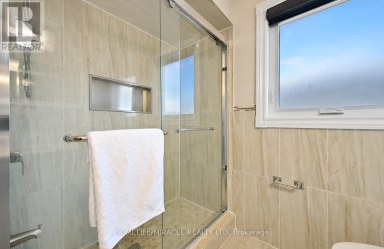8 LOIRE COURT Toronto (West Humber-Clairville) Ontario photo 37