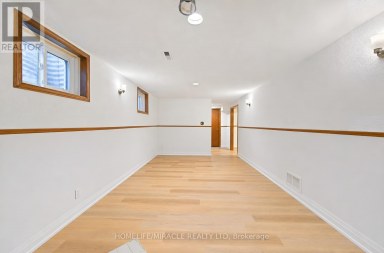 8 LOIRE COURT Toronto (West Humber-Clairville) Ontario photo 42