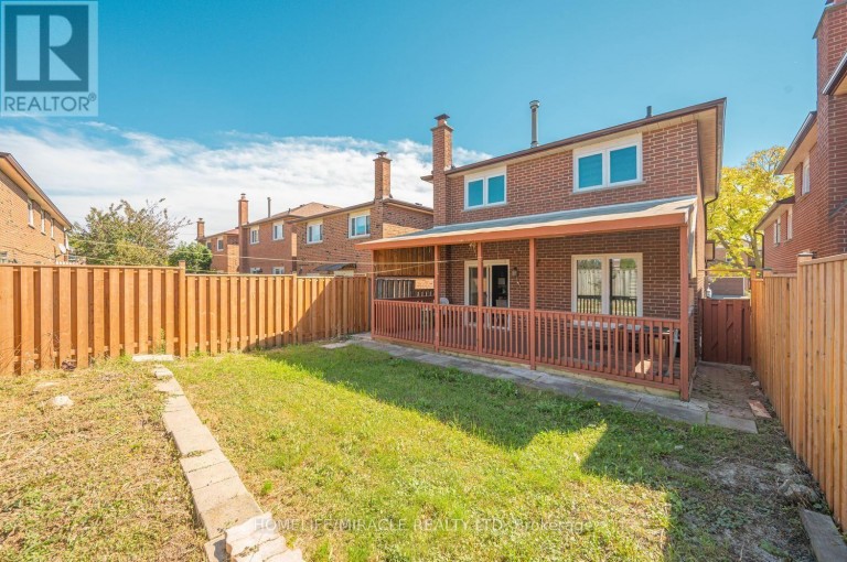 8 LOIRE COURT, Toronto (West Humber-Clairville), Ontario, M9V4Z7