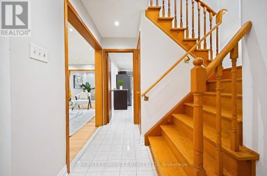 8 LOIRE COURT Toronto (West Humber-Clairville) Ontario photo 6