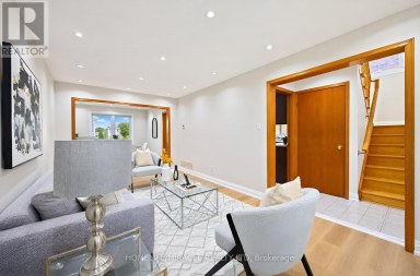 8 LOIRE COURT Toronto (West Humber-Clairville) Ontario photo 9
