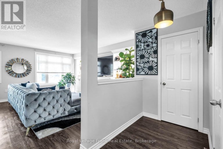 5 MARKHAM TRAIL, Clarington (Bowmanville), Ontario, L1C0S4