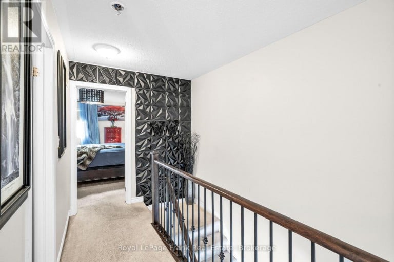 5 MARKHAM TRAIL, Clarington (Bowmanville), Ontario, L1C0S4