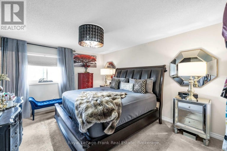 5 MARKHAM TRAIL, Clarington (Bowmanville), Ontario, L1C0S4