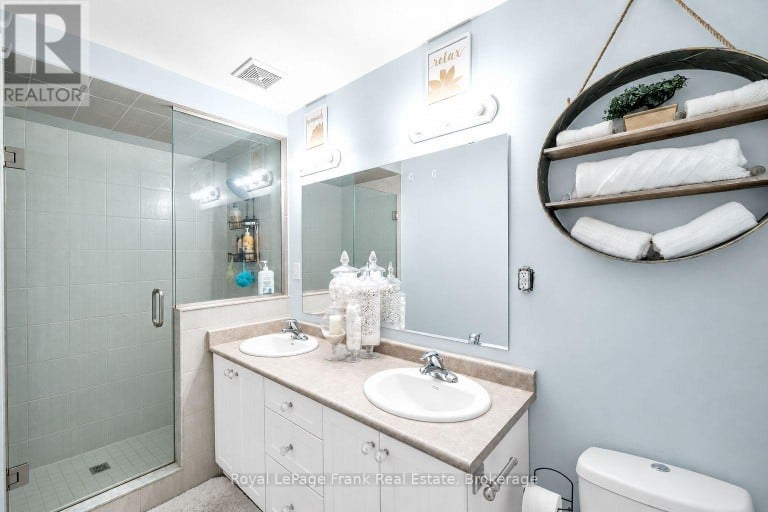 5 MARKHAM TRAIL, Clarington (Bowmanville), Ontario, L1C0S4