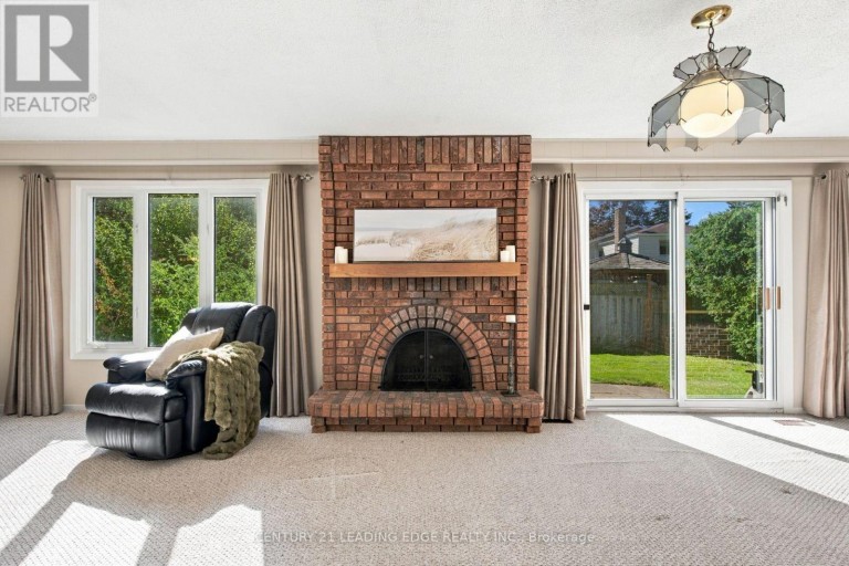 90 PRINGLE AVENUE, Markham (Markham Village), Ontario, L3P3L3