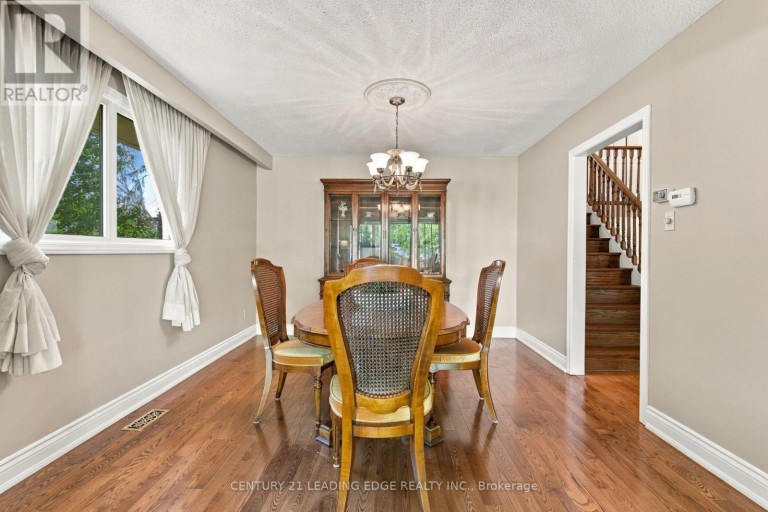 90 PRINGLE AVENUE, Markham (Markham Village), Ontario, L3P3L3
