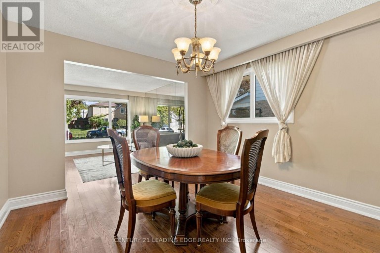 90 PRINGLE AVENUE, Markham (Markham Village), Ontario, L3P3L3
