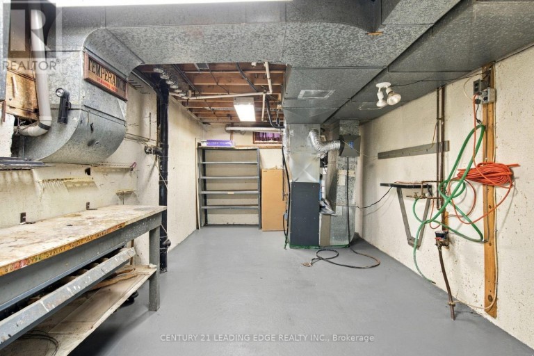 90 PRINGLE AVENUE, Markham (Markham Village), Ontario, L3P3L3
