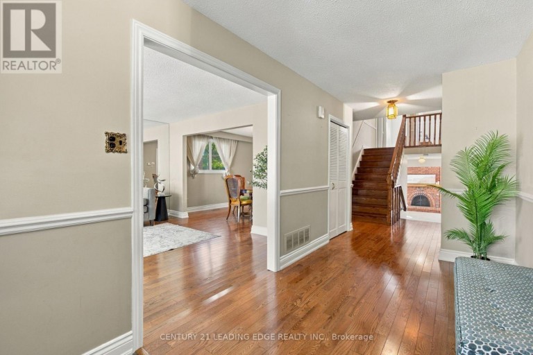 90 PRINGLE AVENUE, Markham (Markham Village), Ontario, L3P3L3