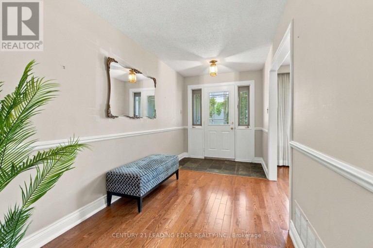90 PRINGLE AVENUE, Markham (Markham Village), Ontario, L3P3L3