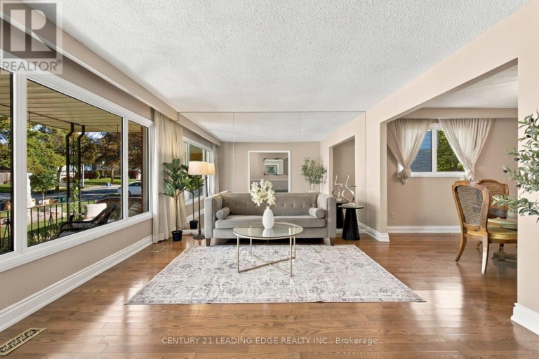 90 PRINGLE AVENUE, Markham (Markham Village), Ontario, L3P3L3