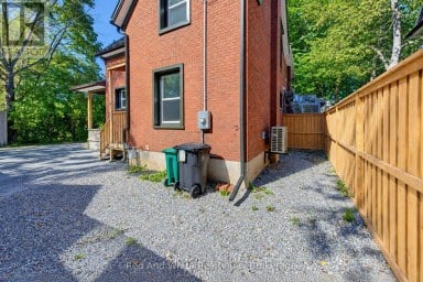 18 MIEHM PLACE Kitchener Ontario photo 4