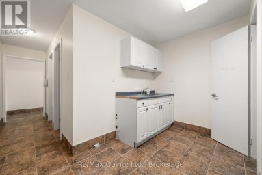 105 STATION STREET Belleville (Belleville Ward) Ontario photo 20