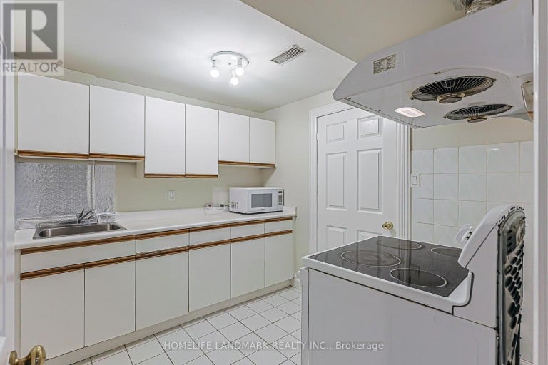 252 DUNVIEW AVENUE N, Toronto (Willowdale East), Ontario, M2N4J2