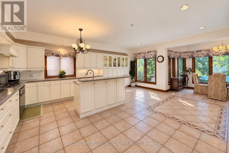 375 PRINCESS AVENUE, Toronto (Willowdale East), Ontario, M2N3S7
