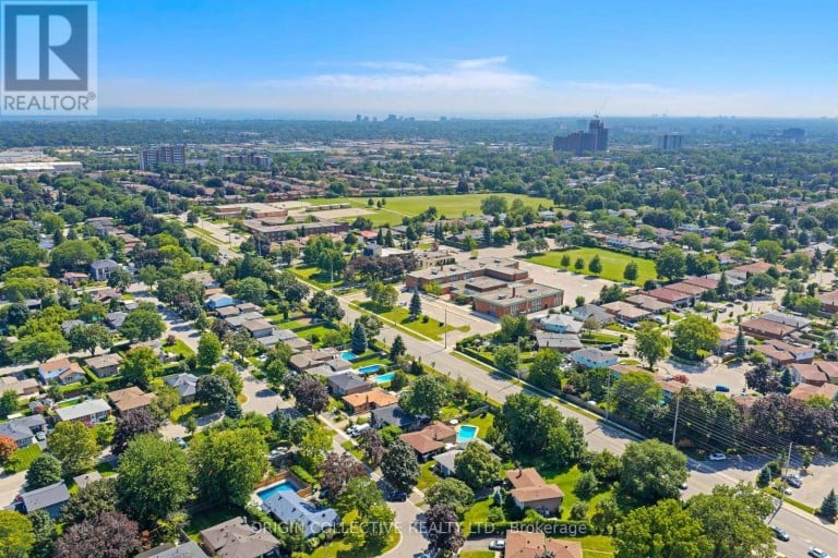 983 PARTHIA CRESCENT, Mississauga (Applewood), Ontario, L4Y2K9