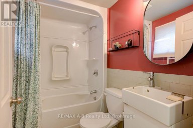54 MCNAB STREET S Stratford Ontario photo 21