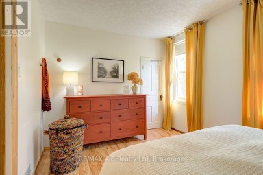 54 MCNAB STREET S Stratford Ontario photo 28