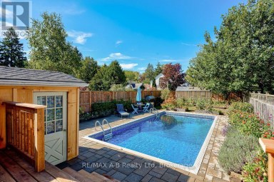 54 MCNAB STREET S Stratford Ontario photo 41