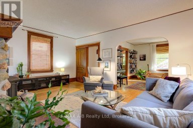 54 MCNAB STREET S Stratford Ontario photo 9