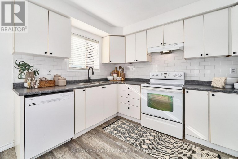 8 LANDERVILLE LANE, Clarington (Bowmanville), Ontario, L1C4W8