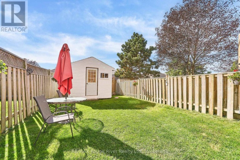 8 LANDERVILLE LANE, Clarington (Bowmanville), Ontario, L1C4W8