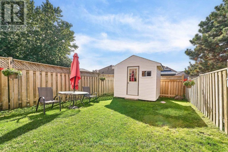 8 LANDERVILLE LANE, Clarington (Bowmanville), Ontario, L1C4W8