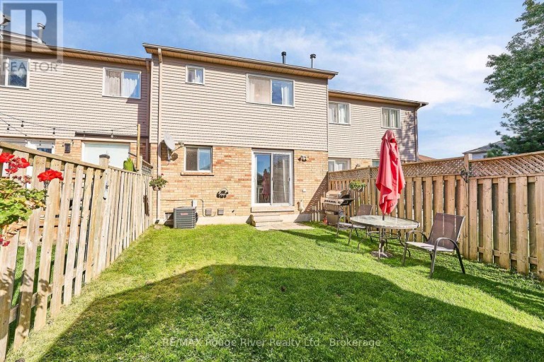 8 LANDERVILLE LANE, Clarington (Bowmanville), Ontario, L1C4W8