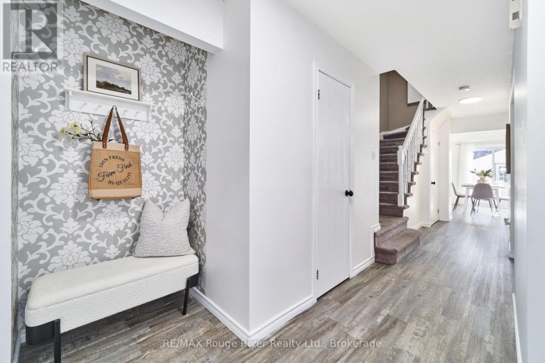 8 LANDERVILLE LANE, Clarington (Bowmanville), Ontario, L1C4W8