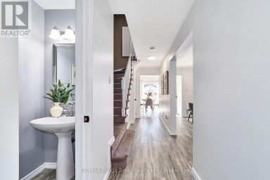 8 LANDERVILLE LANE Clarington (Bowmanville) Ontario photo 6