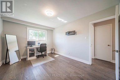 37 PAWNEE AVENUE Toronto (Pleasant View) Ontario photo 17