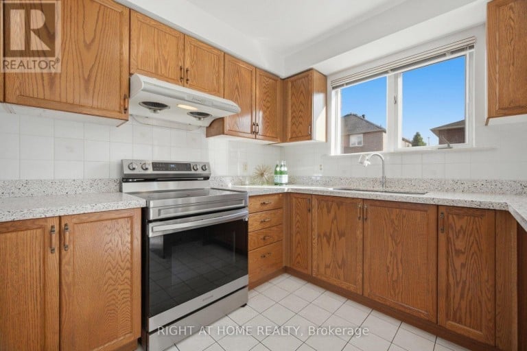 11 LYNDA MCNEIL PLACE, Markham (Middlefield), Ontario, L3S3E4
