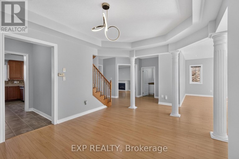209 WOODSPRING AVENUE, Newmarket (Woodland Hill), Ontario, L3X3J4