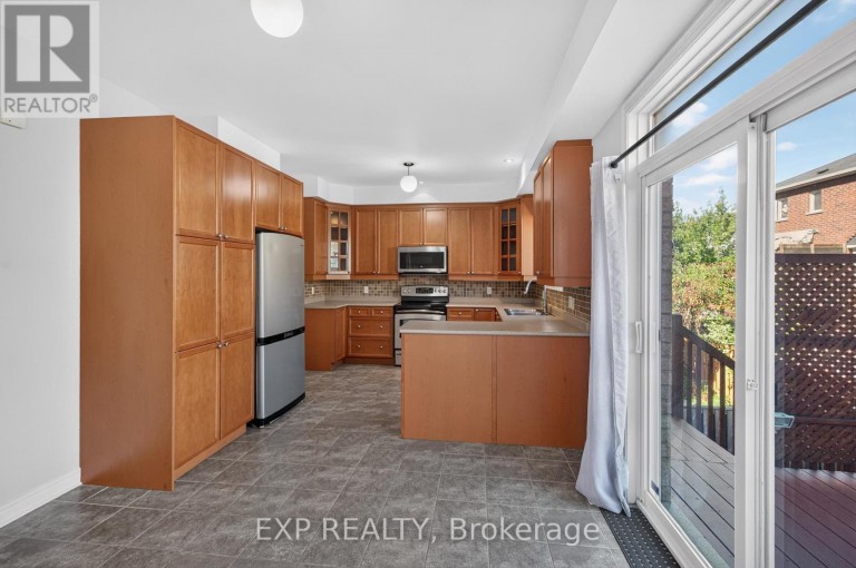 209 WOODSPRING AVENUE, Newmarket (Woodland Hill), Ontario, L3X3J4