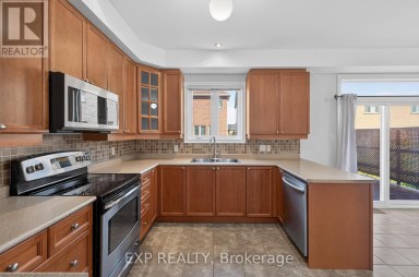 209 WOODSPRING AVENUE Newmarket (Woodland Hill) Ontario photo 17