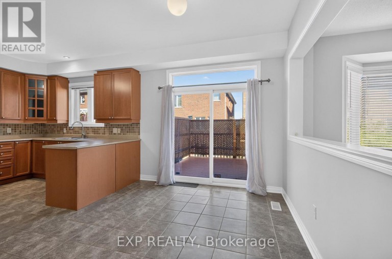 209 WOODSPRING AVENUE, Newmarket (Woodland Hill), Ontario, L3X3J4