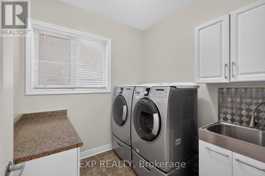 209 WOODSPRING AVENUE Newmarket (Woodland Hill) Ontario photo 22