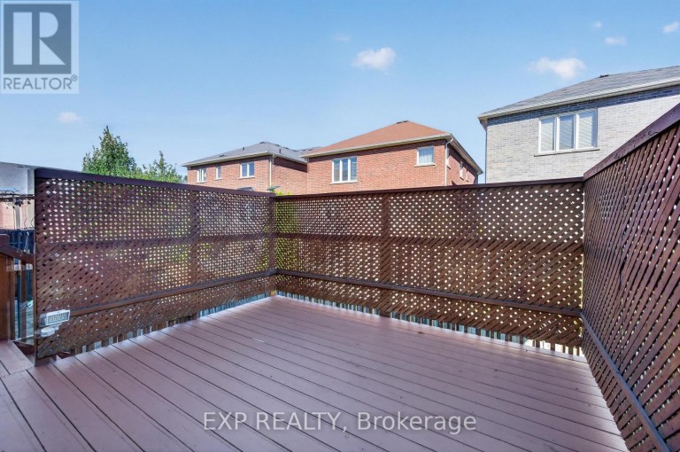 209 WOODSPRING AVENUE, Newmarket (Woodland Hill), Ontario, L3X3J4