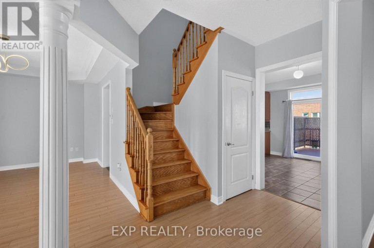 209 WOODSPRING AVENUE, Newmarket (Woodland Hill), Ontario, L3X3J4