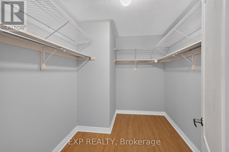 209 WOODSPRING AVENUE, Newmarket (Woodland Hill), Ontario, L3X3J4
