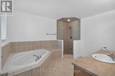 209 WOODSPRING AVENUE Newmarket (Woodland Hill) Ontario photo 29