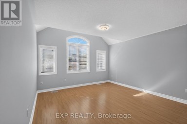 209 WOODSPRING AVENUE Newmarket (Woodland Hill) Ontario photo 36