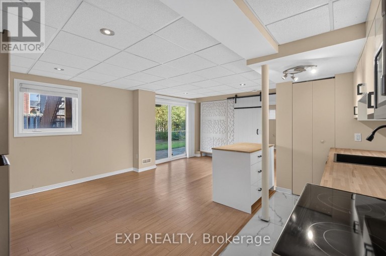 209 WOODSPRING AVENUE, Newmarket (Woodland Hill), Ontario, L3X3J4