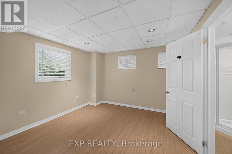 209 WOODSPRING AVENUE, Newmarket (Woodland Hill), Ontario, L3X3J4