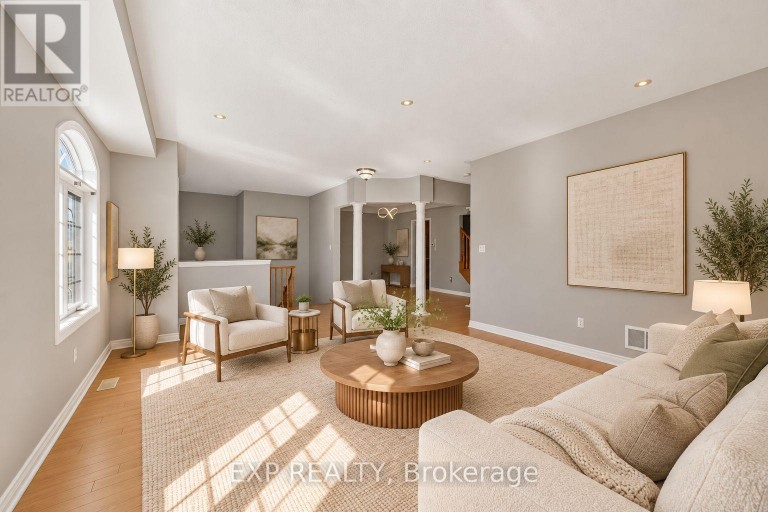 209 WOODSPRING AVENUE, Newmarket (Woodland Hill), Ontario, L3X3J4