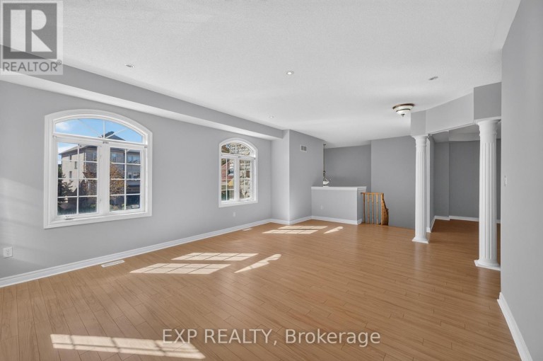 209 WOODSPRING AVENUE, Newmarket (Woodland Hill), Ontario, L3X3J4